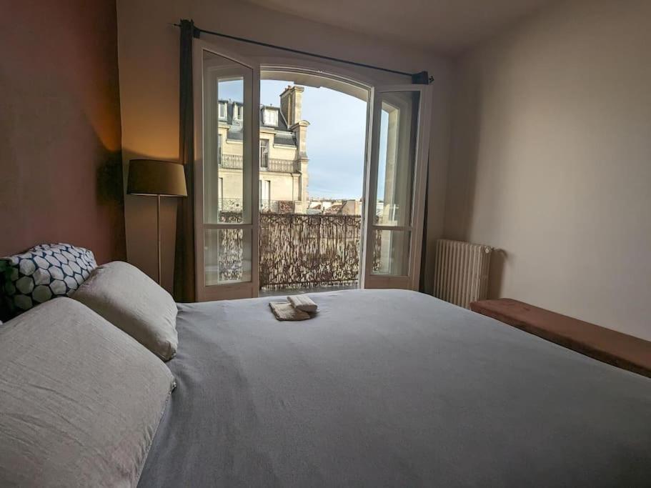 Apartment Haussmannien Avec Balcon