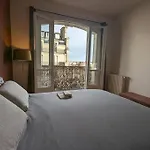 Appartement Haussmannien Avec Balcon