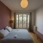 Appartement Haussmannien Avec Balcon