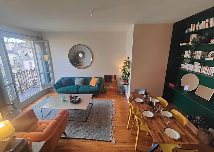 Appartement Haussmannien Avec Balcon