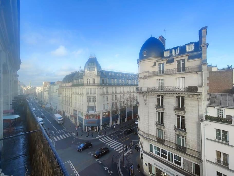 Apartment Haussmannien Avec Balcon Paris