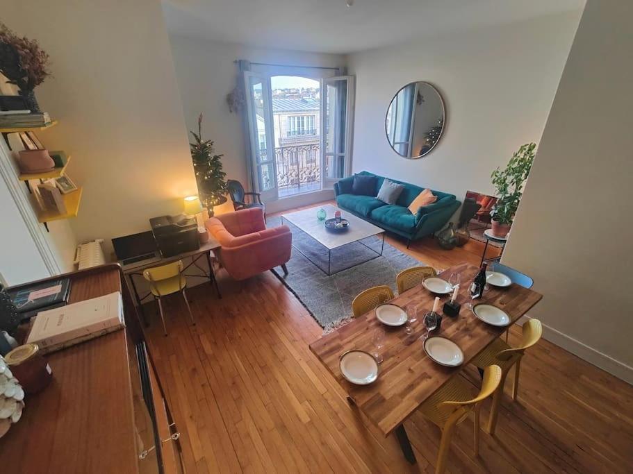 Haussmannien Avec Balcon Apartment